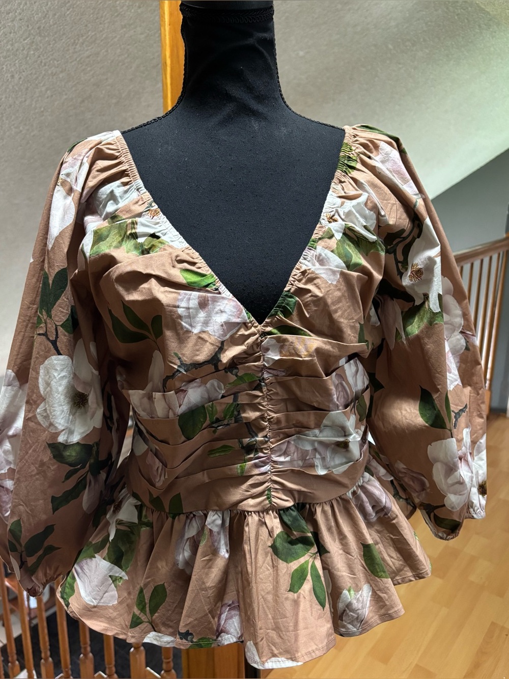 NW$74T Women’s Floral Peplum V-Neck Top stretch back in Tan, White and Green